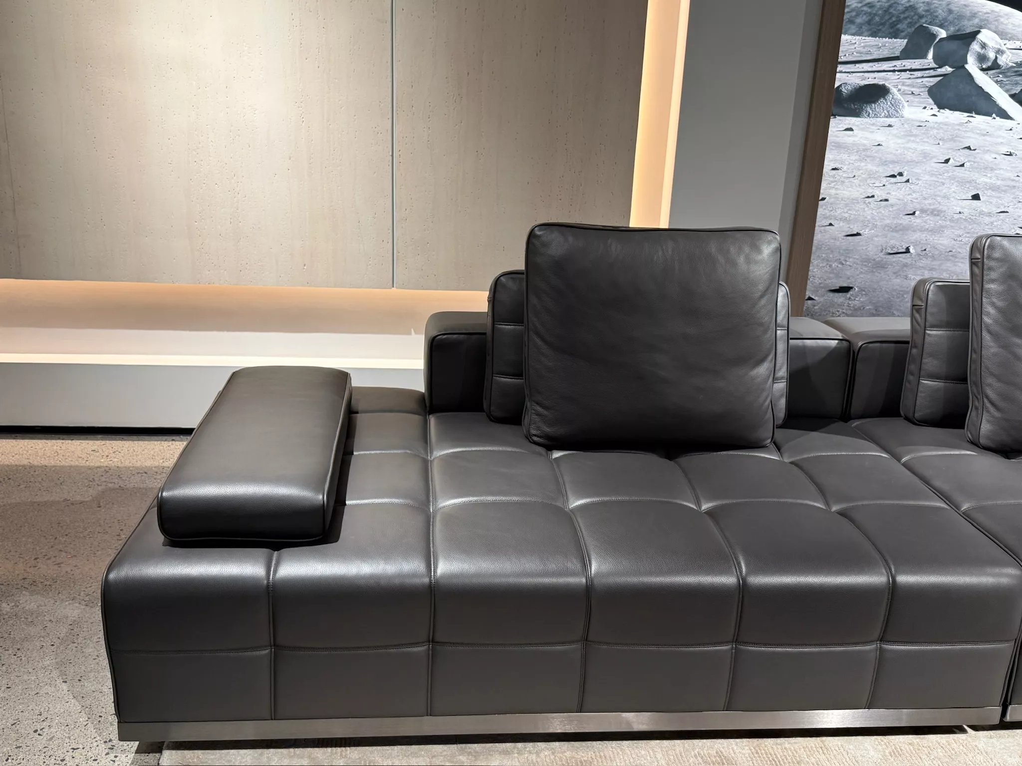 8918C-Lawrence Sofa - Image 3