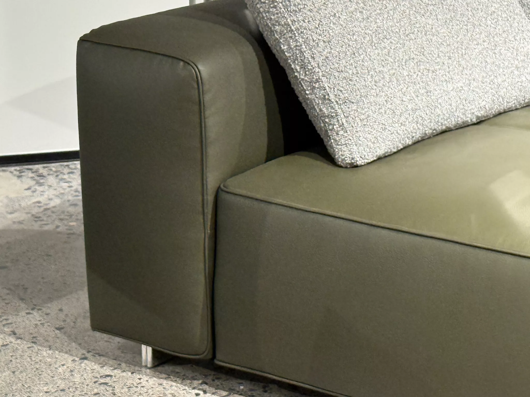 Yves Sofa - Image 7