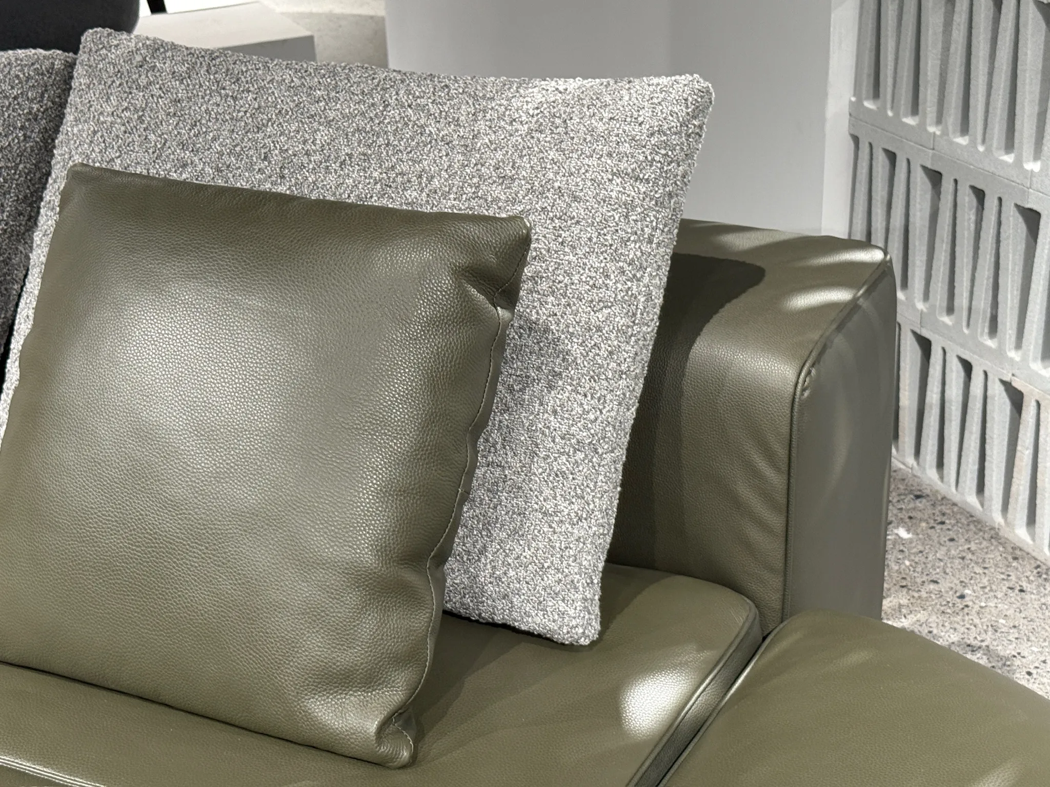 Yves Sofa - Image 4