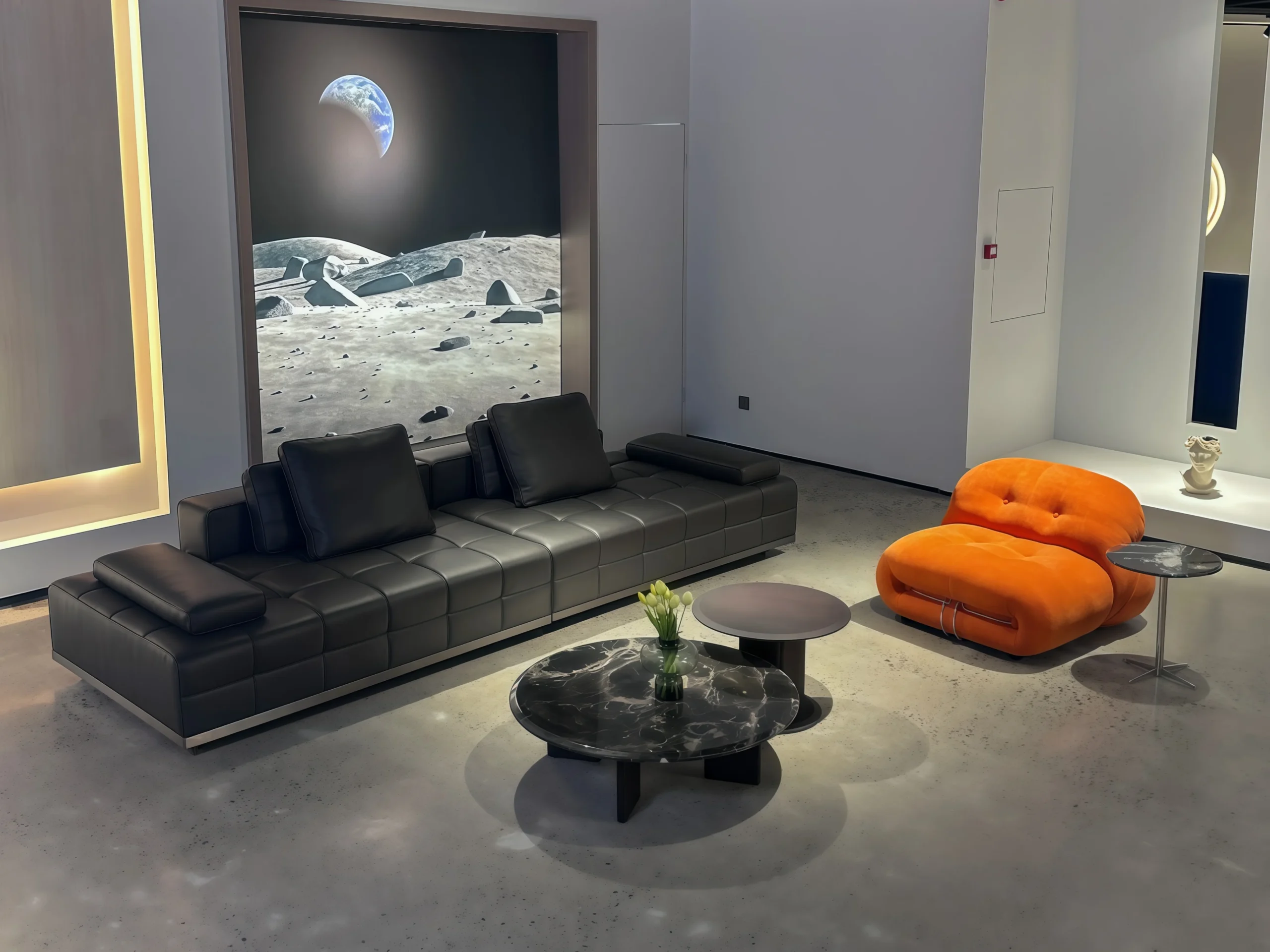 8918C-Lawrence Sofa - Image 2